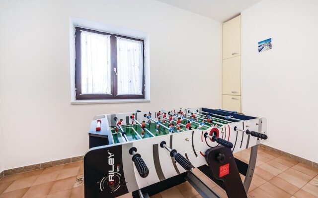 Stunning Home in Rovanjska With 5 Bedrooms, Wifi and Outdoor Swimming Pool