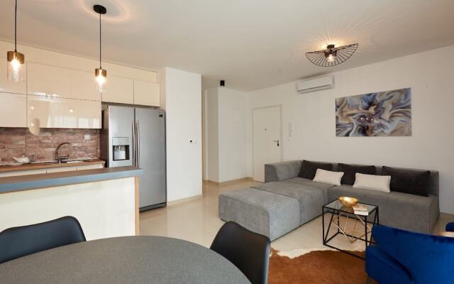 Enticing Holiday Home in Trogir Near Seabeach