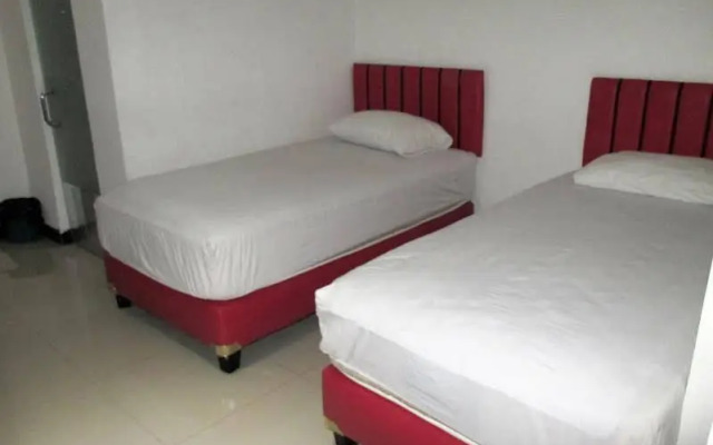 RedDoorz Plus @ Jalan Pemuda