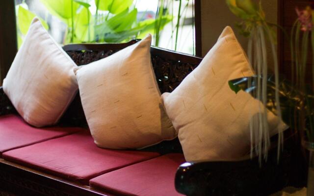 Baan La Poon Hotel
