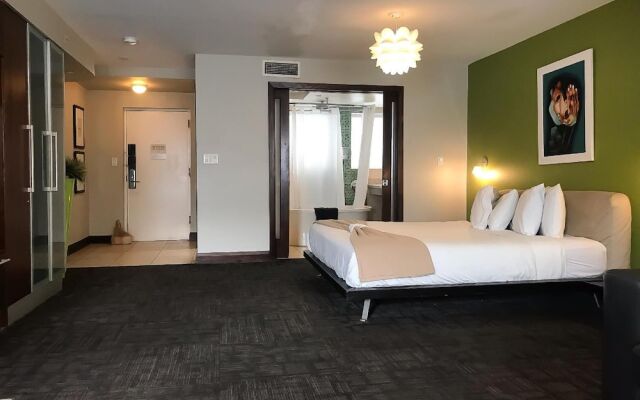 Strand Ocean Drive Suites