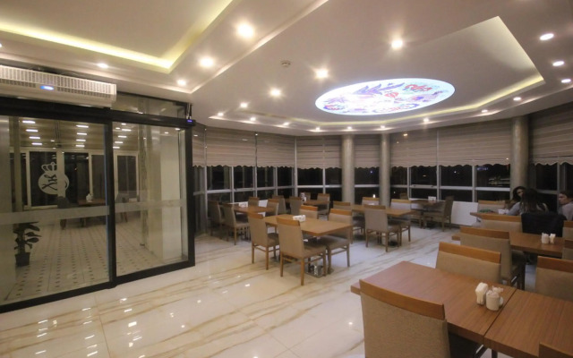 Garden Zara Hotel