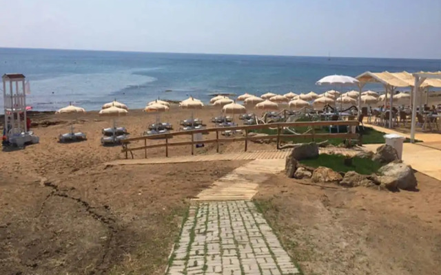 Apartment With Garden or Terrace Near sea