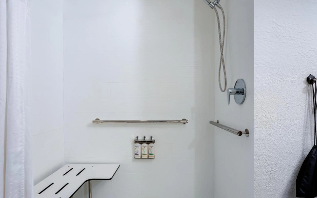 Holiday Inn Express Clearwater East - Icot Center by IHG