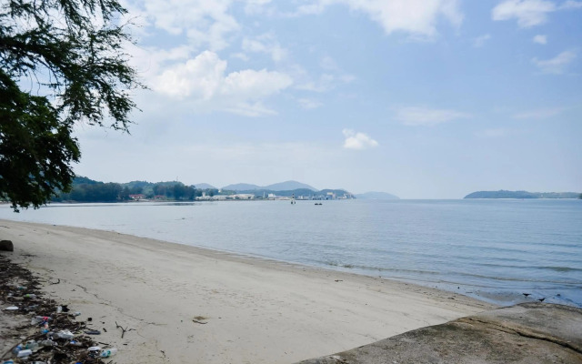 Lumut Suites