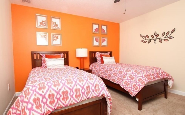 7BR Pool Home In ChampionsGate