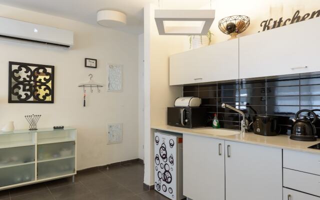 Ben Yehuda - Bograshov 1 BR with Terrace