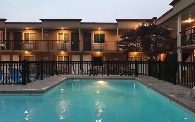 Sahara Courtyard Inn Penticton