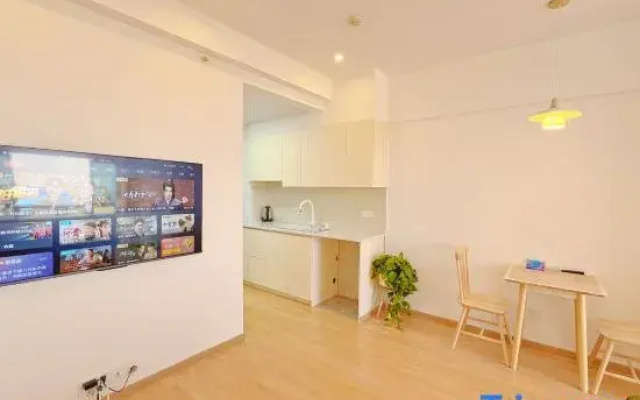 Tuwu Theme Apartment (Jiashan Railway Station Renmin Avenue)