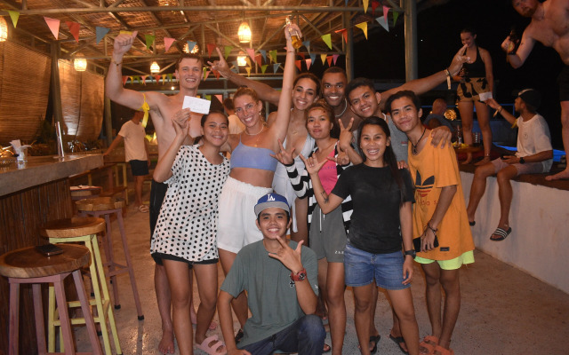 Outpost Hostel - Coron