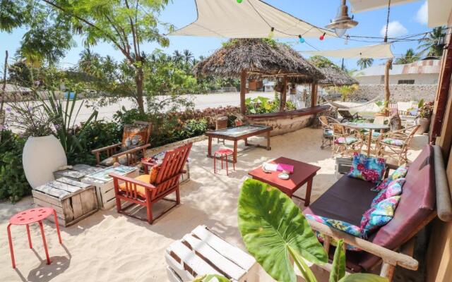 Yellow Card Apartment & Bungalow