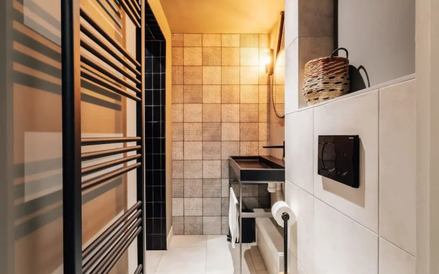 Central Townhouse With Garden Free Parking