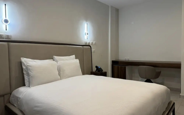 The Six Apparthotel