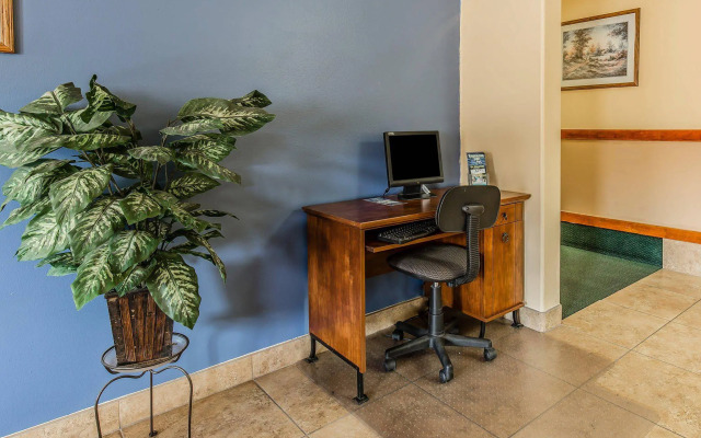 Quality Inn & Suites Salina National Forest Area