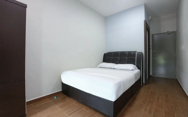 OYO 89859 PP Traveller's Hotel