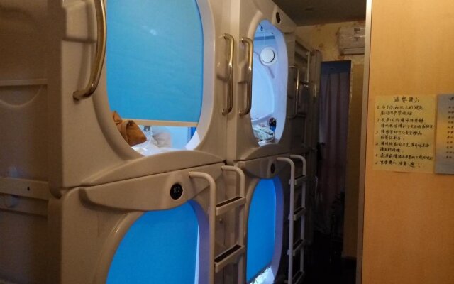 Meet Space capsule Youth Hostel