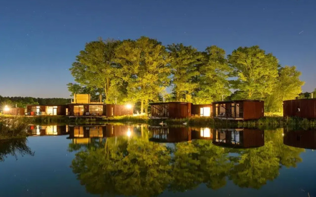 Bungalow With Pool Access