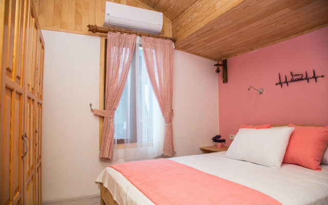 Kara Kedi Beach Bungalow