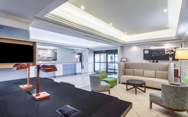 Holiday Inn Express Hauppauge-Long Island