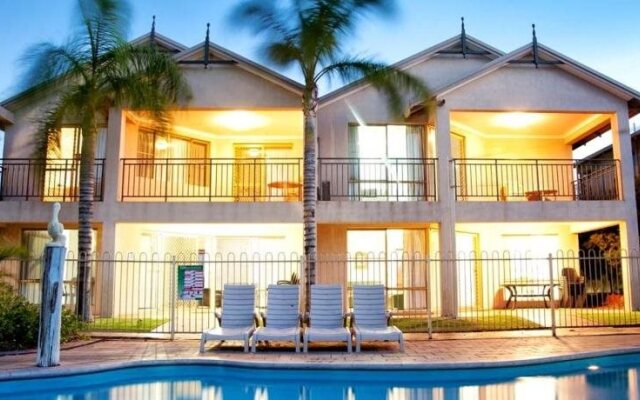 Pelican Shore Villas