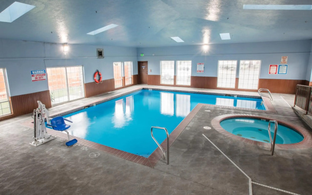 Bridgeway Inn & Suites Portland Airport