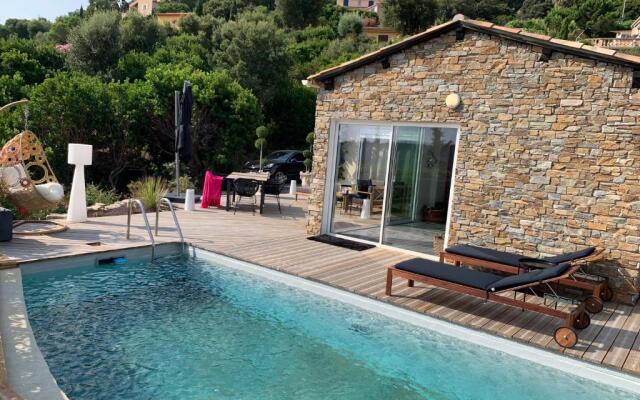 VILLA PERLA SAINT-TROPEZ CAVALAIRE-SUR-MER, 3-5 chambres, vue mer, piscine chauffée