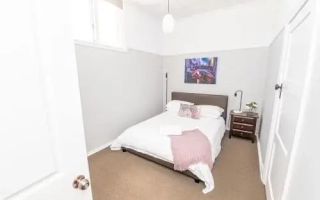 Five Ways CBD Apartment - Spacious, Wifi, Free Parking