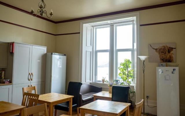 Corran House Guest House & Hostel