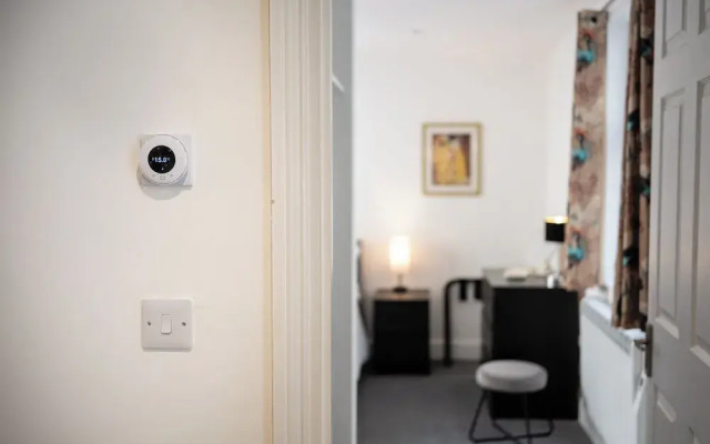 Gorgeous 1 BD in Central Cheltenham