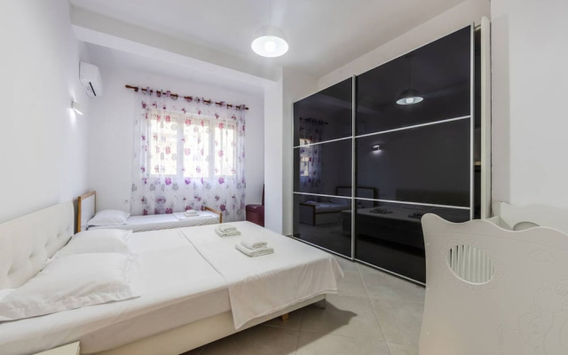 Beach Nest Escape 2BR Cozy Apartment