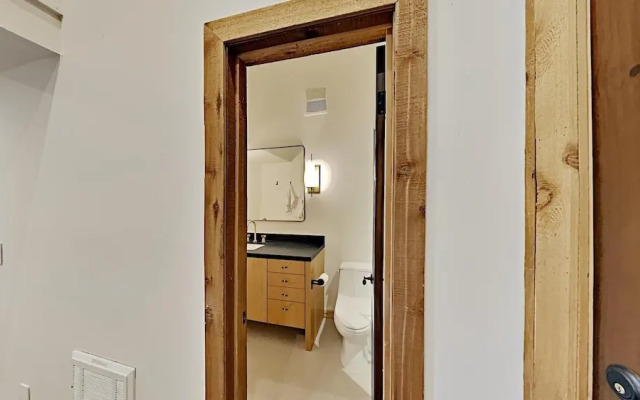 Beautifully remodeled 3 Bedroom Condo