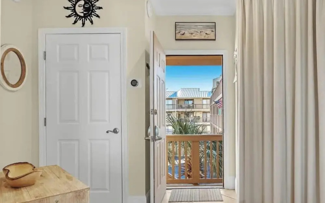 1 bed Beach Pools Waterfront Boating Palmaway
