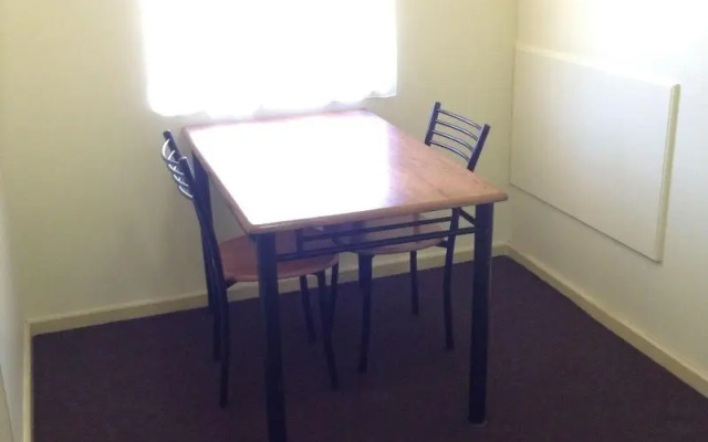 Daydream Motel and Apartments – Guest Rooms – Broken Hill