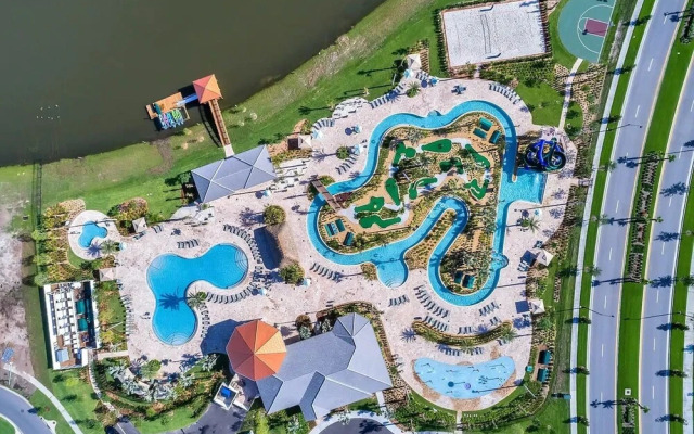 Decadent Penguin - Storey Lake by Shine Villas #704