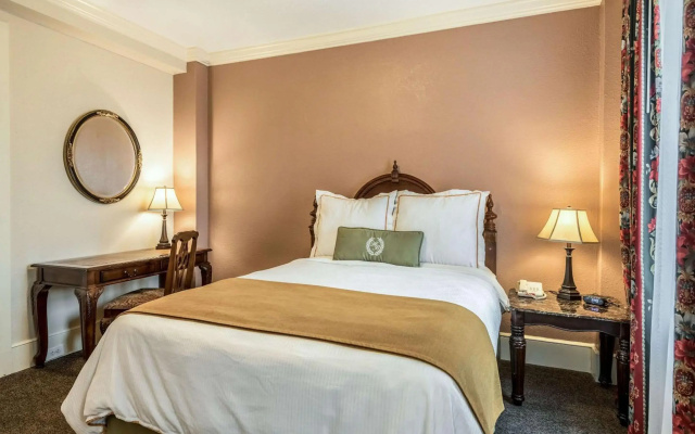 Hotel Bothwell Sedalia Central District, an Ascend Collection Hotel