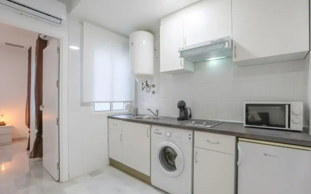 Divina in Sevilla With 1 Bedrooms and 1 Bathrooms