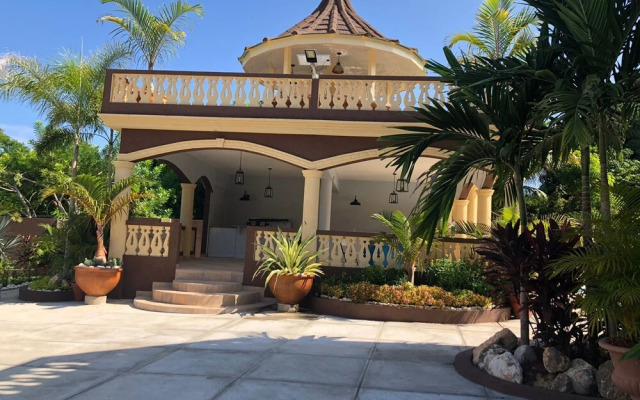 vacation villas runaway bay