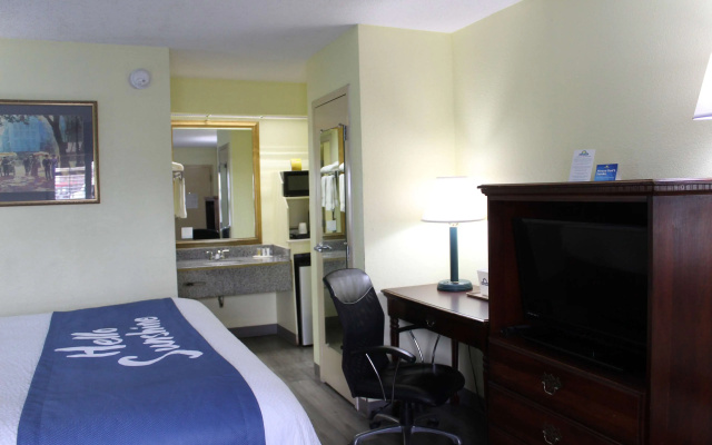 Days Inn by Wyndham Marianna