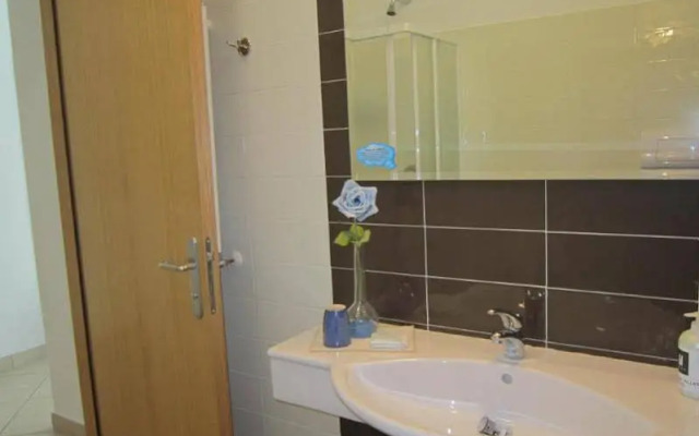 Manhattan Village Hotel