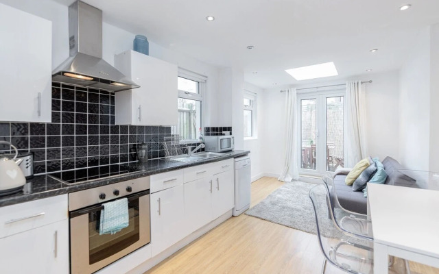 Clapham 2Bed with Patio by BaseToGo