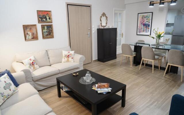 Larissa Downtown Apartment With Parking