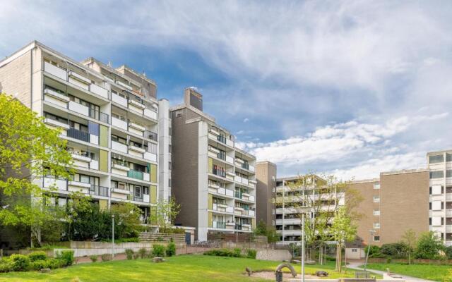 ID 4306 | Private Apartment
