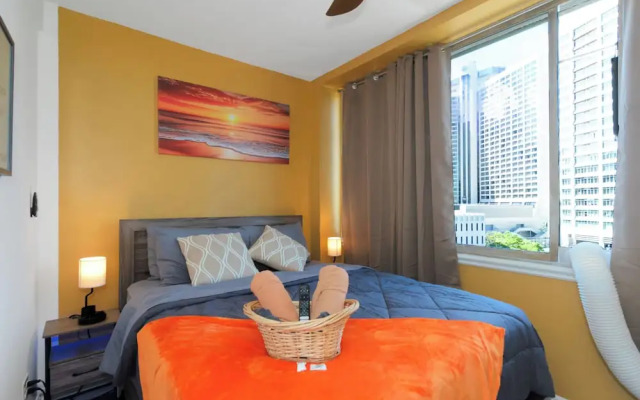 Spacious 3BR DTWN Condo with Pool