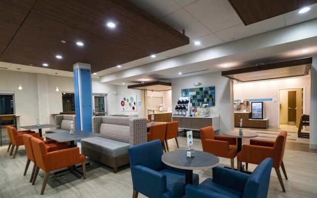 Holiday Inn Express & Suites Southaven Central - Memphis