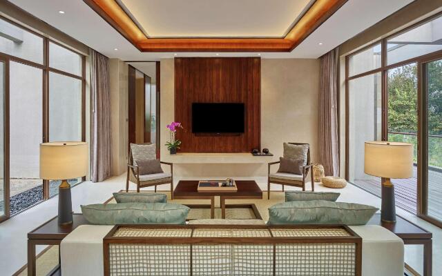 Lushan West Sea Resort, Curio Collection by Hilton