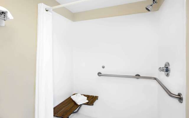 Super 8 by Wyndham Whiteville