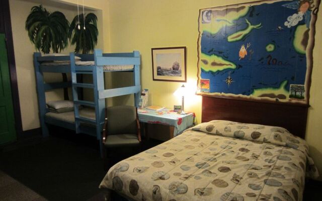 Pirate Haus Inn - Hostel