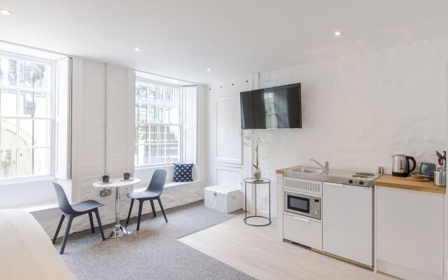 4 Berkeley Sq - YourApartment