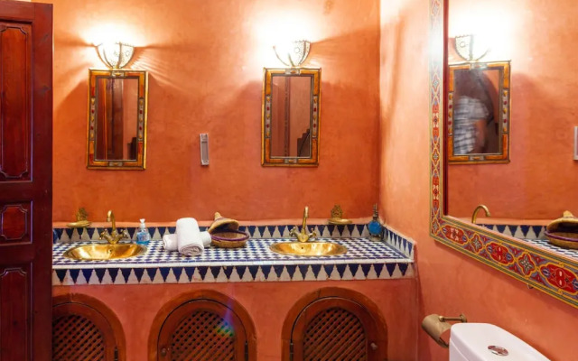 Riad Le Dromadaire Bleu by Weekome