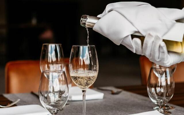 Lake Hill Resort & Spa